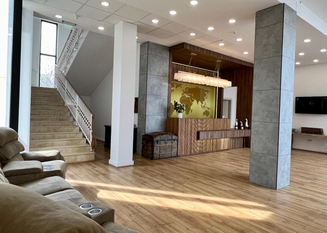Voluntari Bliss Inn Tunari מראה חיצוני תמונה