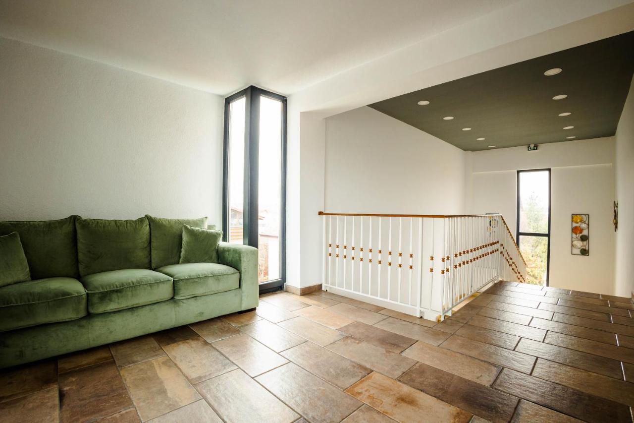 Voluntari Bliss Inn Tunari מראה חיצוני תמונה