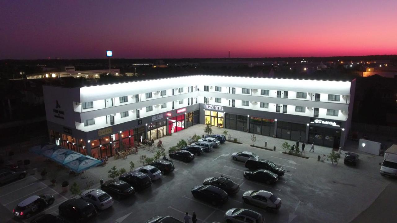 Voluntari Bliss Inn Tunari מראה חיצוני תמונה
